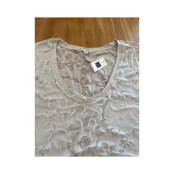 BRAND NEW With Tags - Gap Silver Grey Burnout Pattern Top - Picture 2 of 4